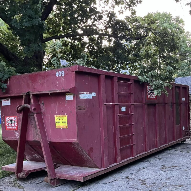 A photo of a dumpster rental in Des Moines, IL, from Morgan Oaks Roll Offs assisting with home projects.